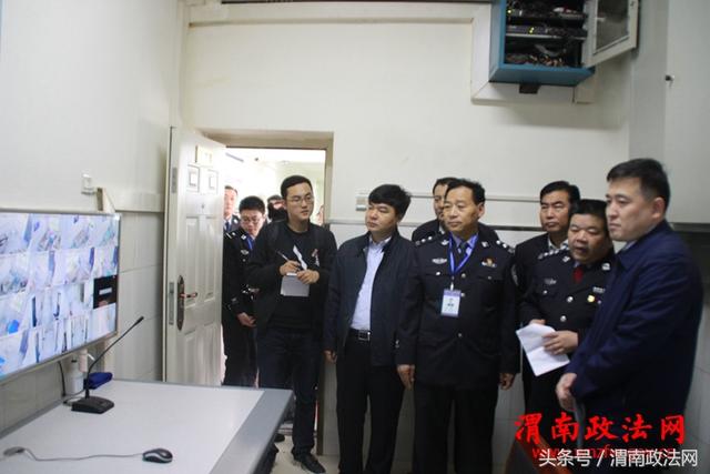 渭南市委常委、组织部长孟小瓒到华州强制隔离治疗中心检查指导工作（图）