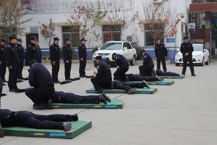 市公安局警训处来华州督导检查警务实战工作