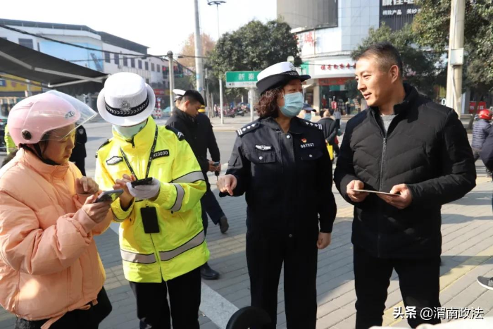 曹红亮、杜向宏实地督导检查城区道路交通秩序和客运站内部安全管理工作