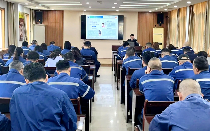 华州公安莲花寺派出所反诈宣传进企业。
